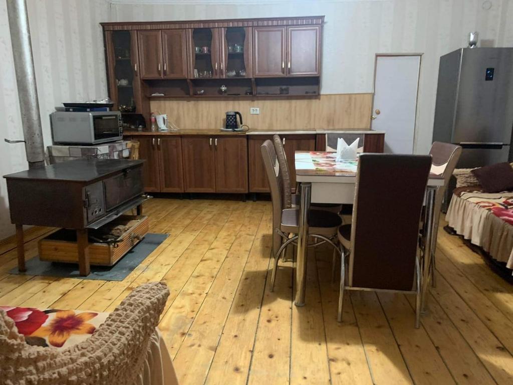 Kuchyň nebo kuchyňský kout v ubytování Guest house Mzia