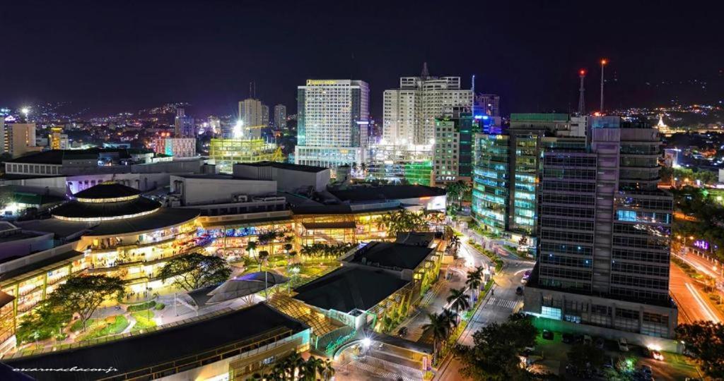 Mabolo garden flat a5 Rooftop Pool Shortwalk to Ayala Mall - One-Bedroom Apartment