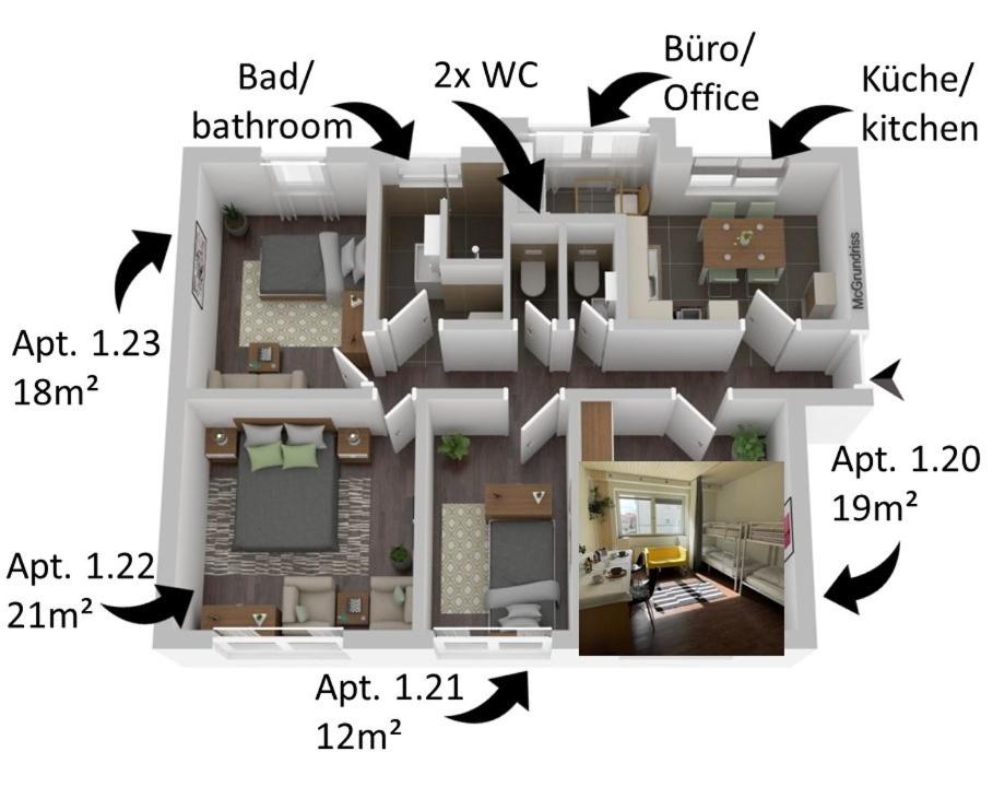 un plano del suelo de una casa con flechas en soulfactory budget, en Neu-Ulm
