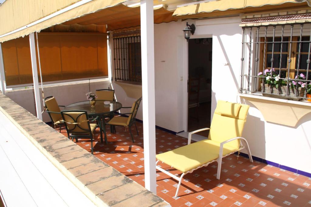 Balkón alebo terasa v ubytovaní 300-Meter-bis-zum-Strand-Caracola-Wohnung-mit-Garten