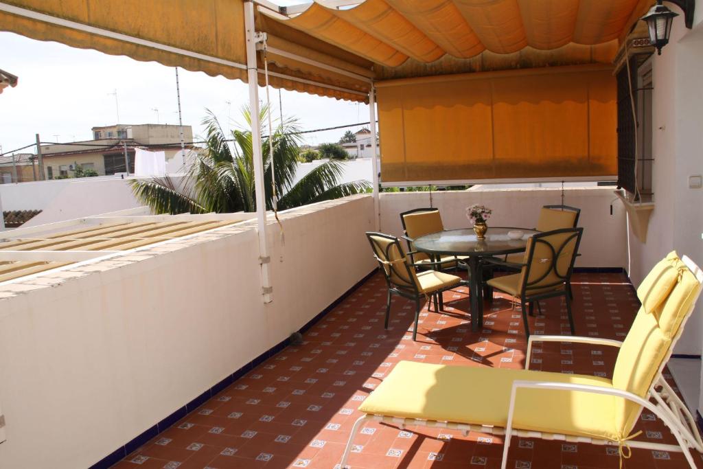 Balkón alebo terasa v ubytovaní 300-Meter-bis-zum-Strand-Caracola-Wohnung-mit-Garten