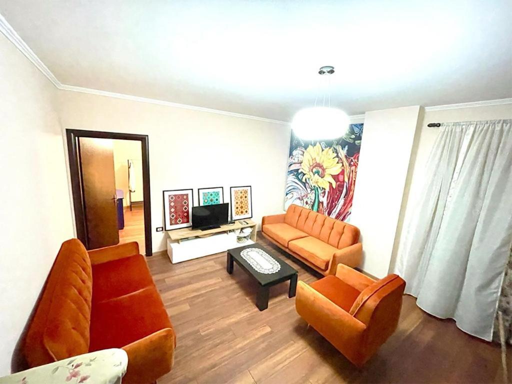 Spacious Holiday Apartment - Image 5