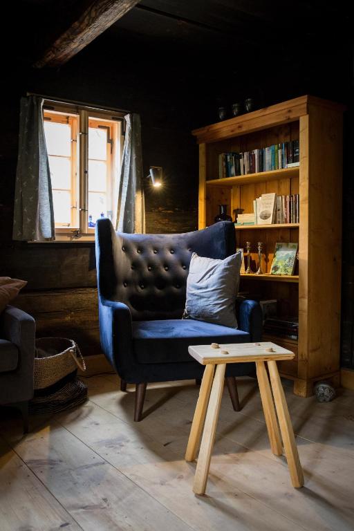 a blue couch and a table in a room at Kulturdenkmal Umgebinde1657 in Bad Schandau