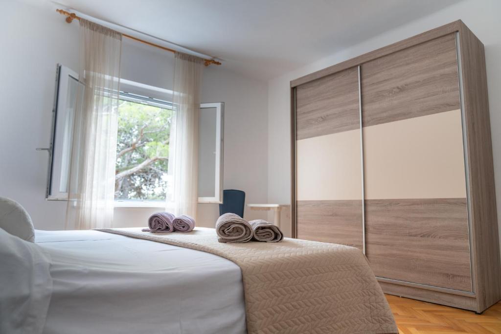 Postel nebo postele na pokoji v ubytování Sidus Maris, Spacious Seaside Apartment with Free Parking