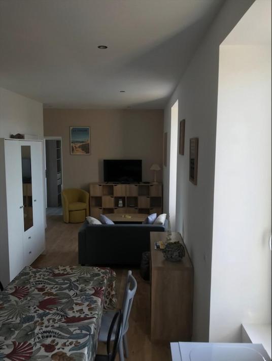 Zdjęcie z galerii obiektu Appartement neuf 3 chambres tout confort face au Port w mieście Penmarch
