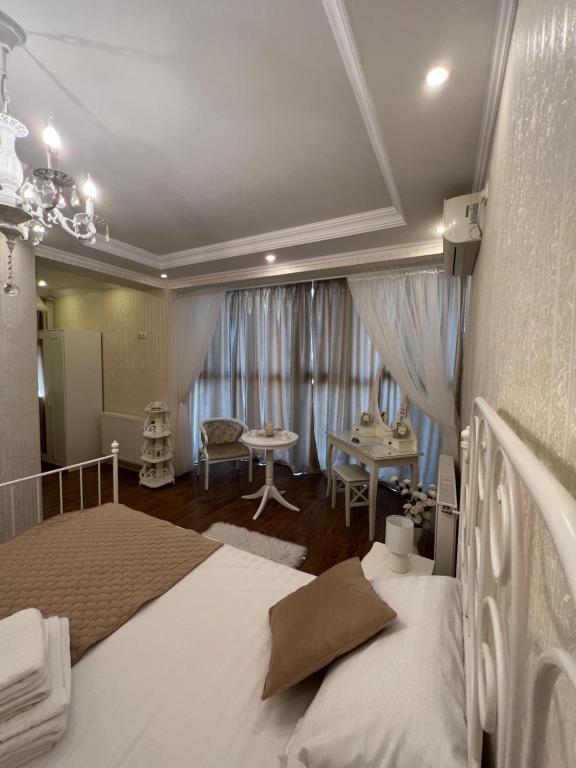 Rúm í herbergi á Ami Residence Bucharest Airport,Therme&FREE PARKING Otopeni