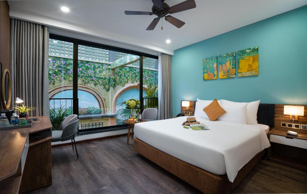 Phòng Deluxe có Giường cỡ King Nhìn ra Hồ bơi