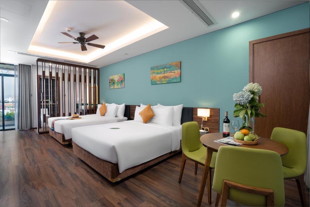 Phòng Studio Executive Có Ban Công Nhìn Ra Thành Phố