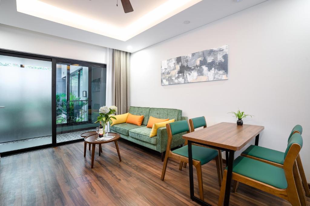 2-Bedroom Deluxe Apartment with Balcony City View