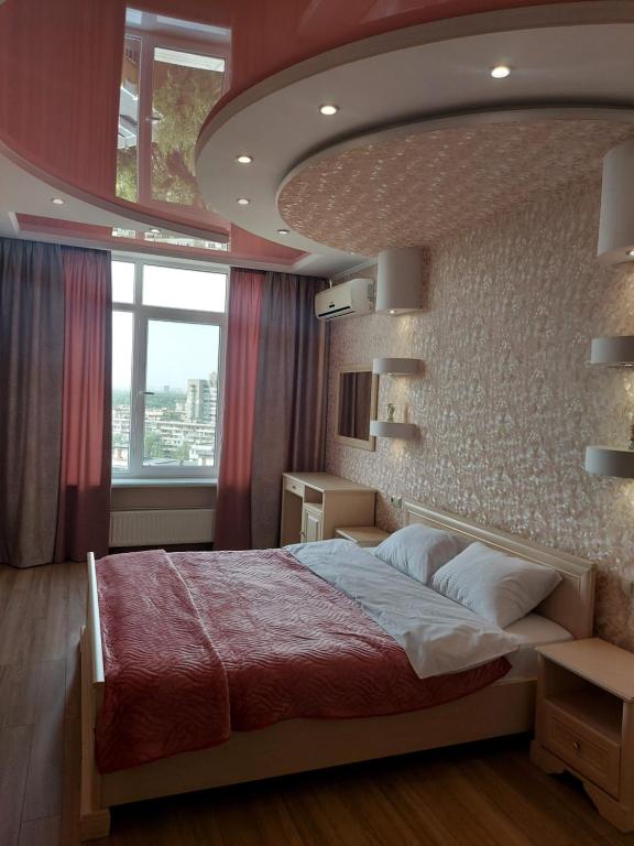 a bedroom with a large bed with a round ceiling at Видові 1к-2к апартаменти м Лівобережна in Kyiv