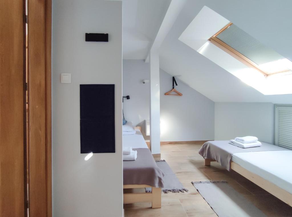 Apart Rooms & Apart Hostel S8 - Twin Room With Private Bathroom