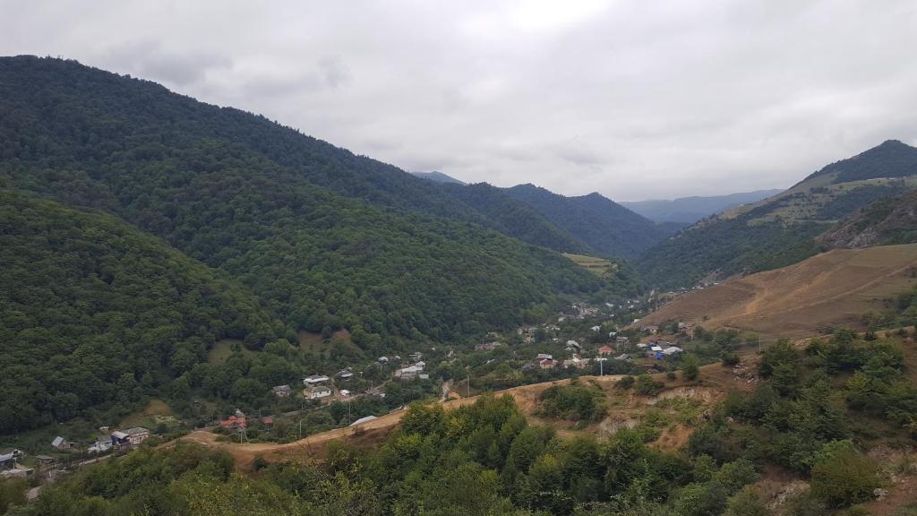 Toghana - Goygol lake private villa - Housity