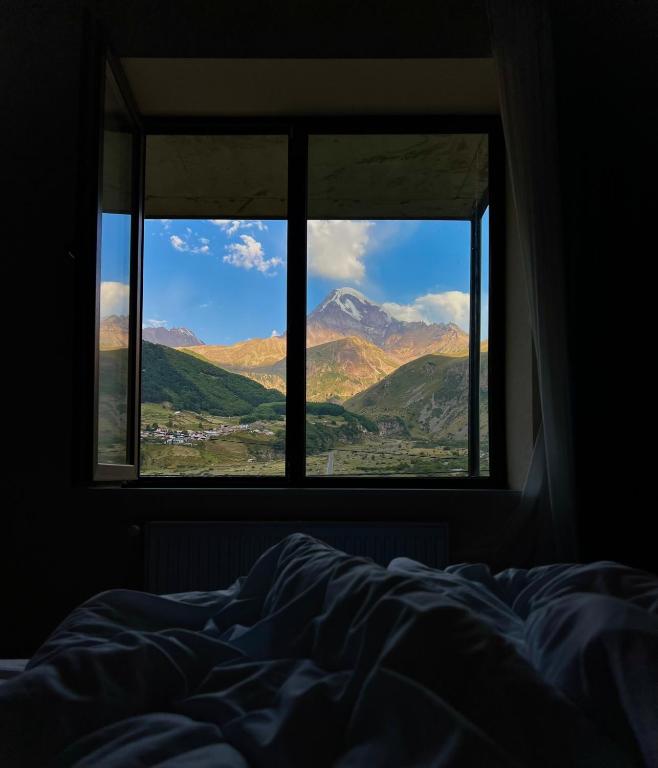 Nespecifikovaný výhled na hory nebo výhled na hory při pohledu z hotelu