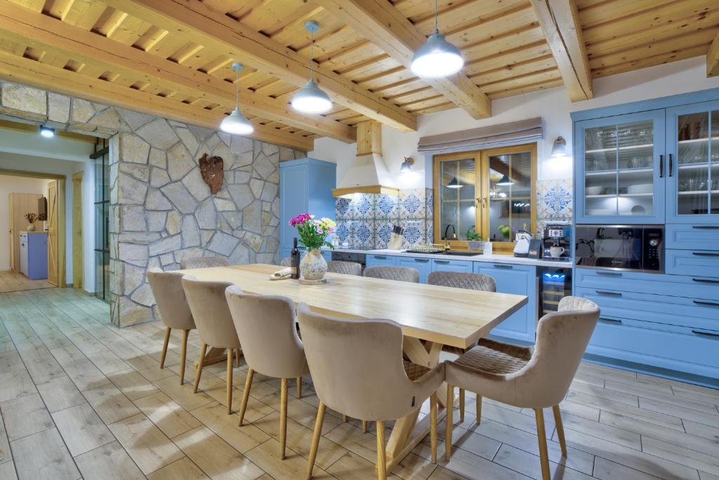 Kuchyň nebo kuchyňský kout v ubytování Chalet West - Zuberec