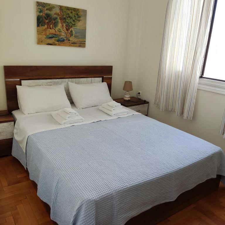 A bed or beds in a room at Plaka's Heart