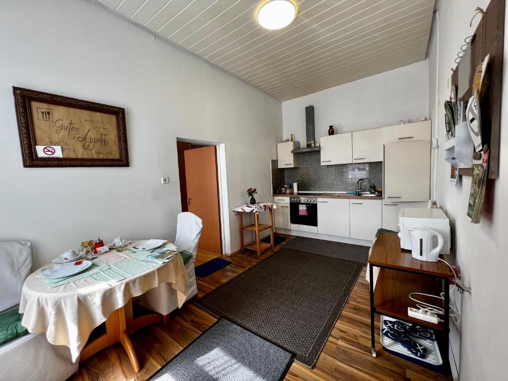 Kuchyň nebo kuchyňský kout v ubytování Abdalla Apartments