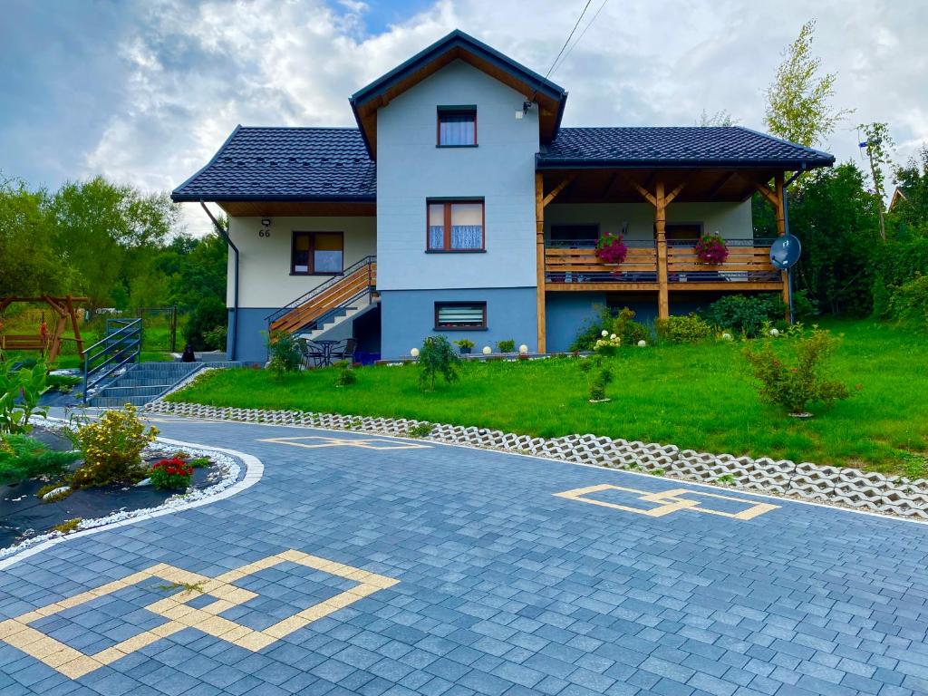 a house with a road in front of it at Domek całoroczny "U Haliny'' in Mutne