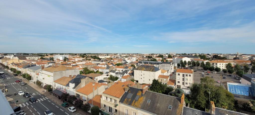 Výhľad na mesto Les Sables-dʼOlonne alebo výhľad na mesto priamo z apartmánu