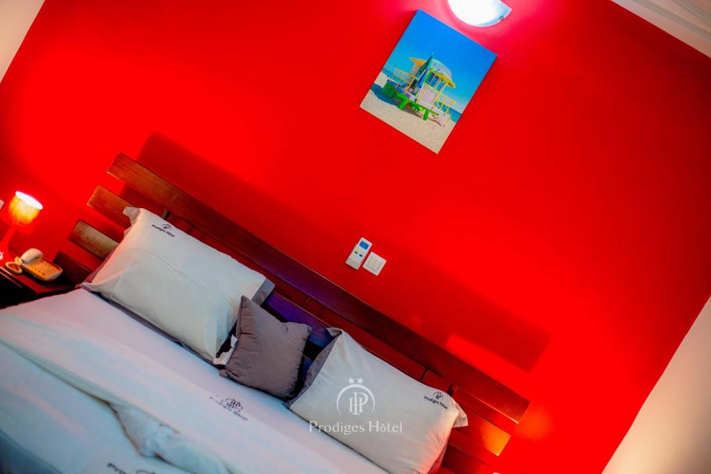 Postel nebo postele na pokoji v ubytování Prodiges Hôtel
