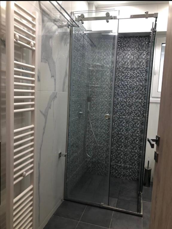 A bathroom at Lovely Faliro Apartment next to the sea.