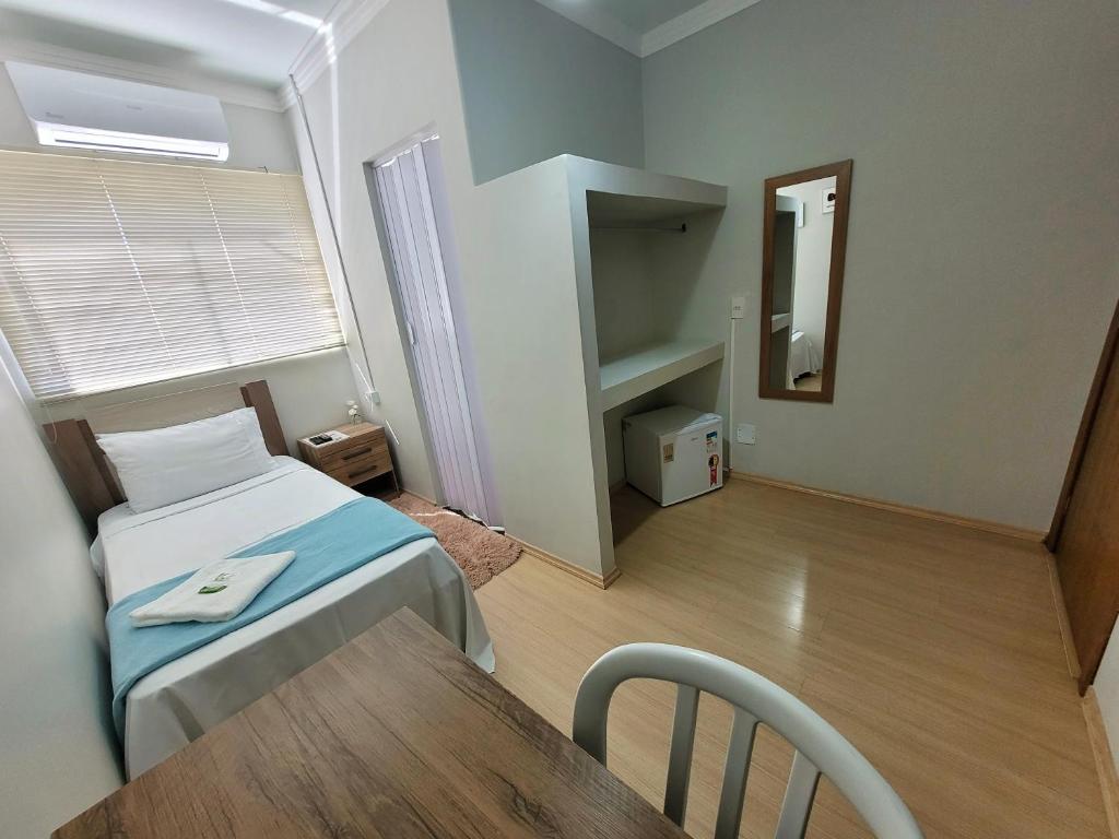 Postel nebo postele na pokoji v ubytování Hotel Hiperion Maringá