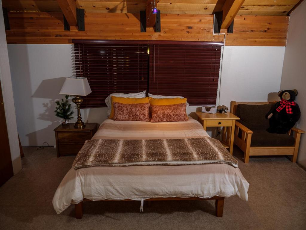 COZY Condo at Canyon Lodge! Sleeps 8, a walk to Canyon Lodge, Mammoth Lakes  – Updated 2023 Prices