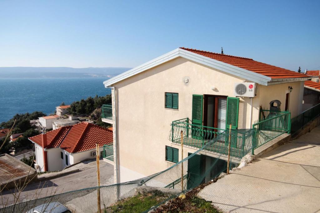 Fotografia z galérie ubytovania Apartments with a parking space Mimice, Omis - 5251 v Mimiciach