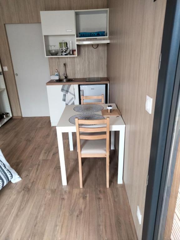 Duplex atypique en bois entre ville et verdures - Maison D'une Chambre