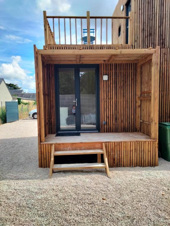 Gîte atypique en bois entre ville et verdures - Maison D'une Chambre