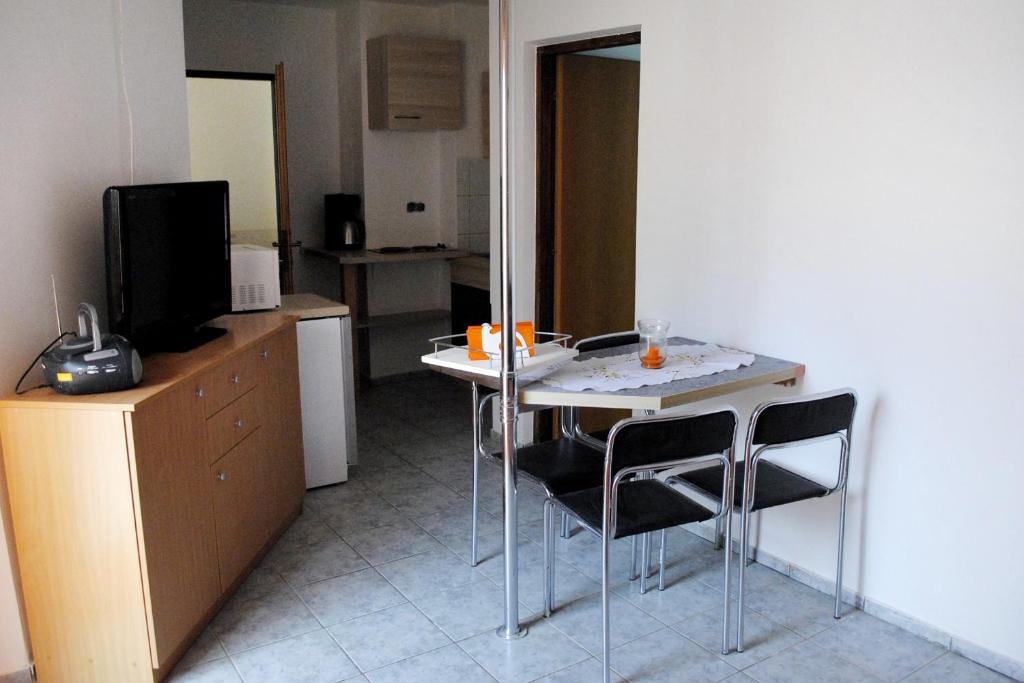 Kuchyňa alebo kuchynka v ubytovaní Apartments with a parking space Jadranovo, Crikvenica - 5285