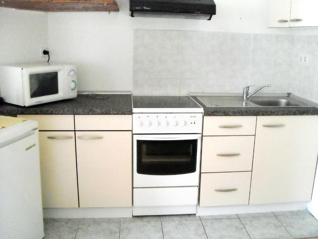 Kuchyňa alebo kuchynka v ubytovaní Apartments with a parking space Jadranovo, Crikvenica - 5285
