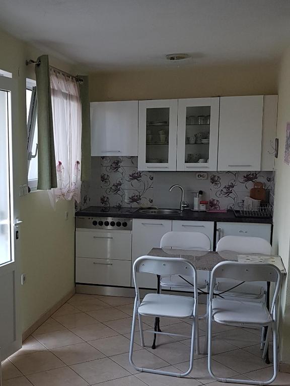 Kuchyň nebo kuchyňský kout v ubytování Apartment Biograd na Moru 5282c