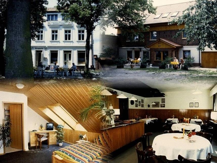 een restaurant met tafels en stoelen en een gebouw bij Gasthof Bergquelle in Wandlitz