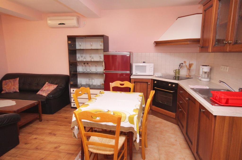 Kuchyň nebo kuchyňský kout v ubytování Apartments with a parking space Selce, Crikvenica - 5287