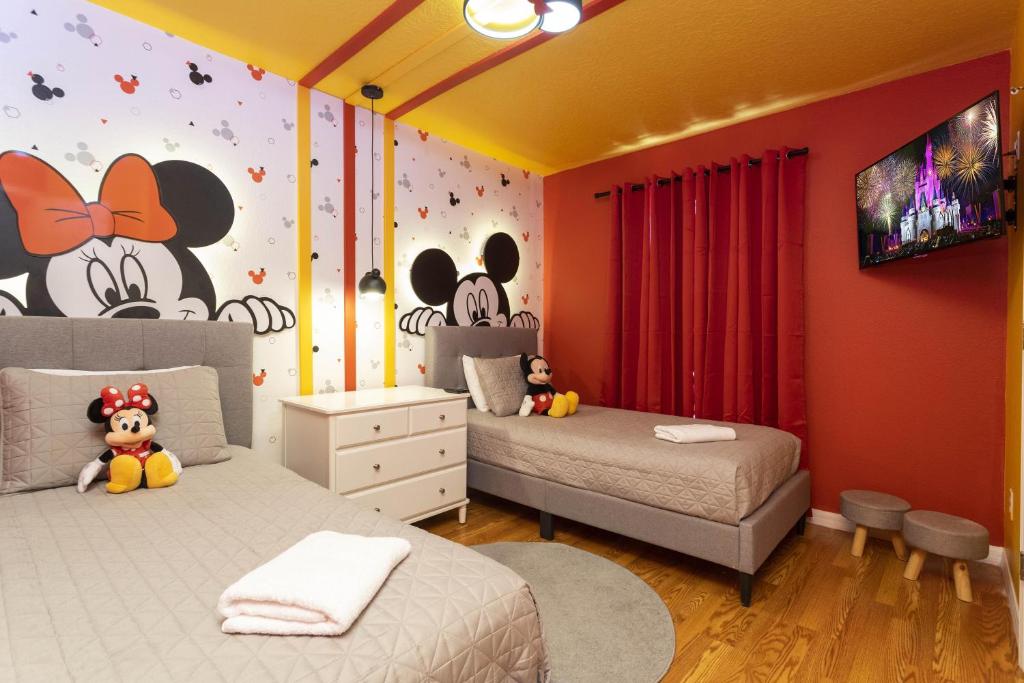 8583ER Great Family 4 bedroom Home near Disney Pet Friendly