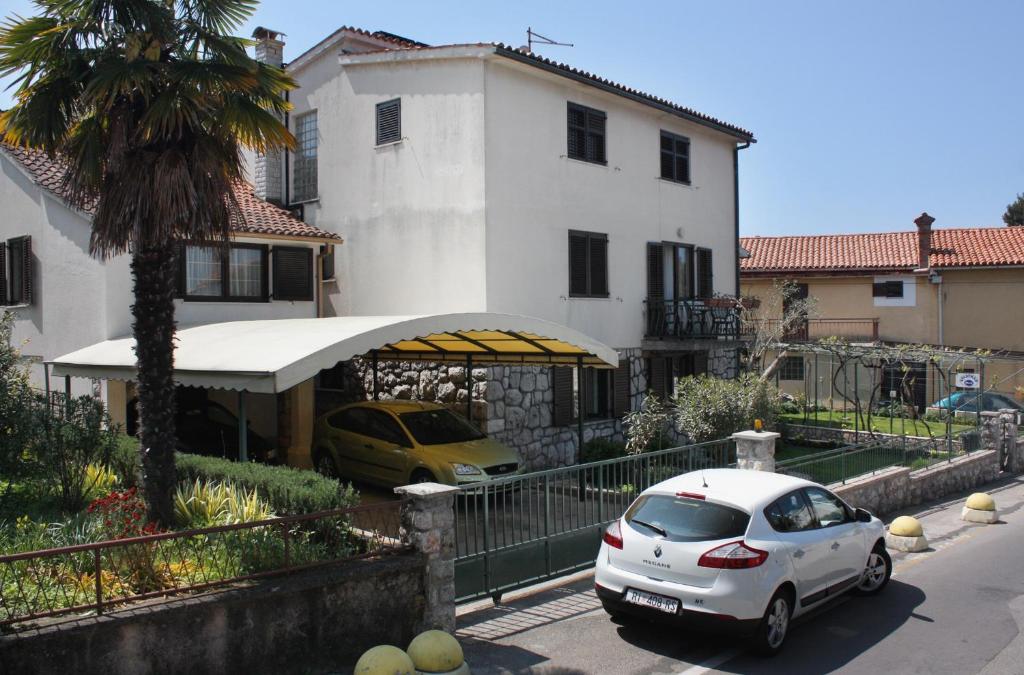 Fotografia z galérie ubytovania Apartments by the sea Njivice, Krk - 5311 v Njivice