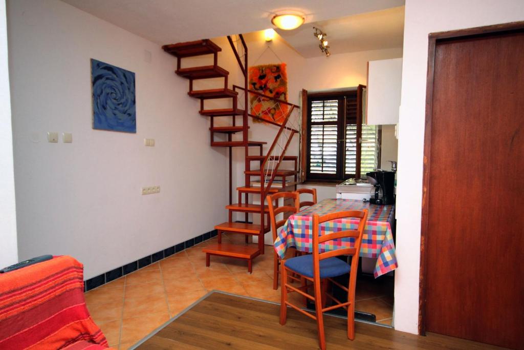 Posedenie v ubytovaní Apartments by the sea Krk - 5400