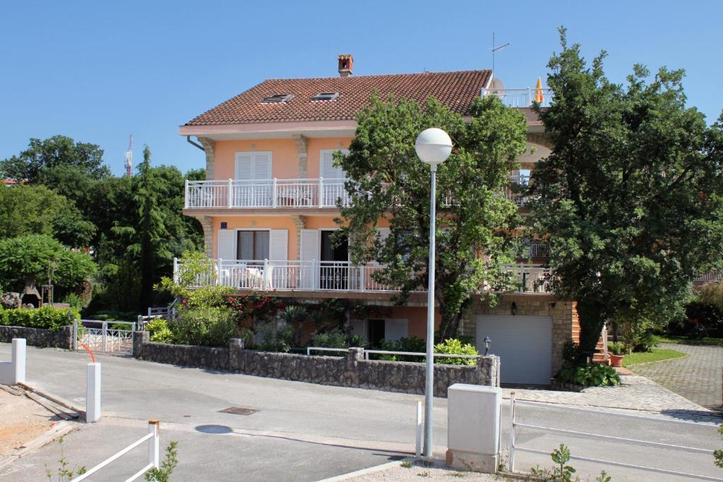 Budova, v ktorej sa apartmán nachádza