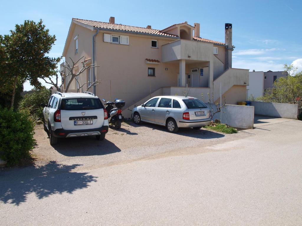 Fotografia z galérie ubytovania Rooms with a parking space Krk - 5360 v destinácii Krk