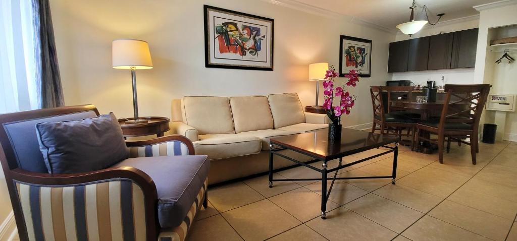 Fort Lauderdale Grand Hotel - 