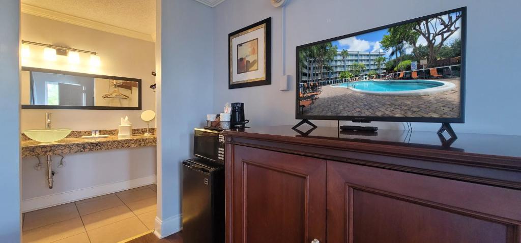 Fort Lauderdale Grand Hotel - 