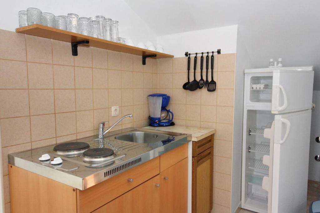 Zdjęcie z galerii obiektu Apartments with a parking space Punat, Krk - 5373 w mieście Punat