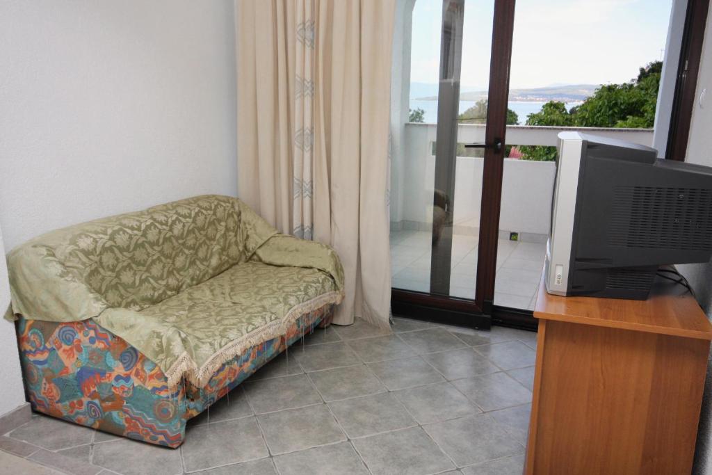 Zdjęcie z galerii obiektu Apartments with a parking space Punat, Krk - 5373 w mieście Punat