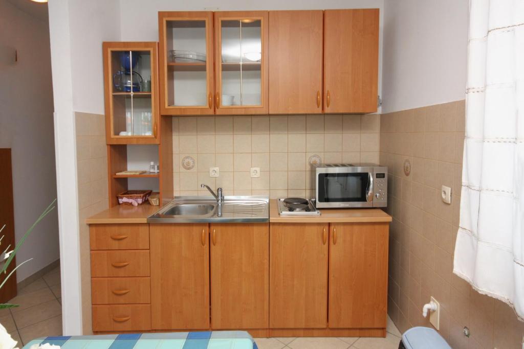 Zdjęcie z galerii obiektu Apartments with a parking space Punat, Krk - 5373 w mieście Punat
