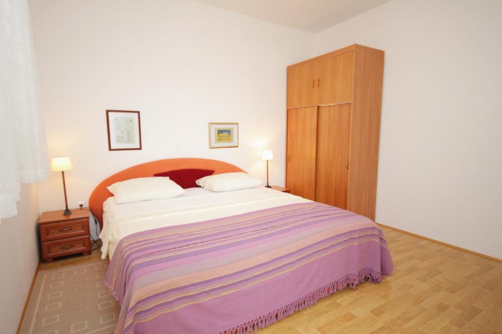 Zdjęcie z galerii obiektu Apartment Punat 5408a w mieście Punat