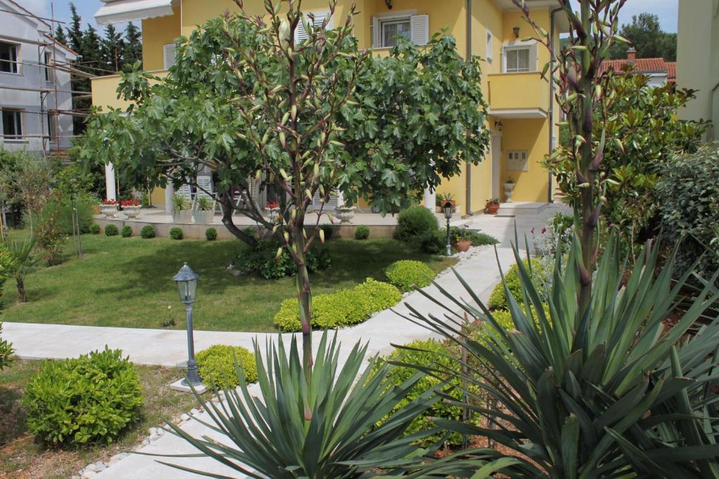 Zdjęcie z galerii obiektu Apartment Punat 5408a w mieście Punat