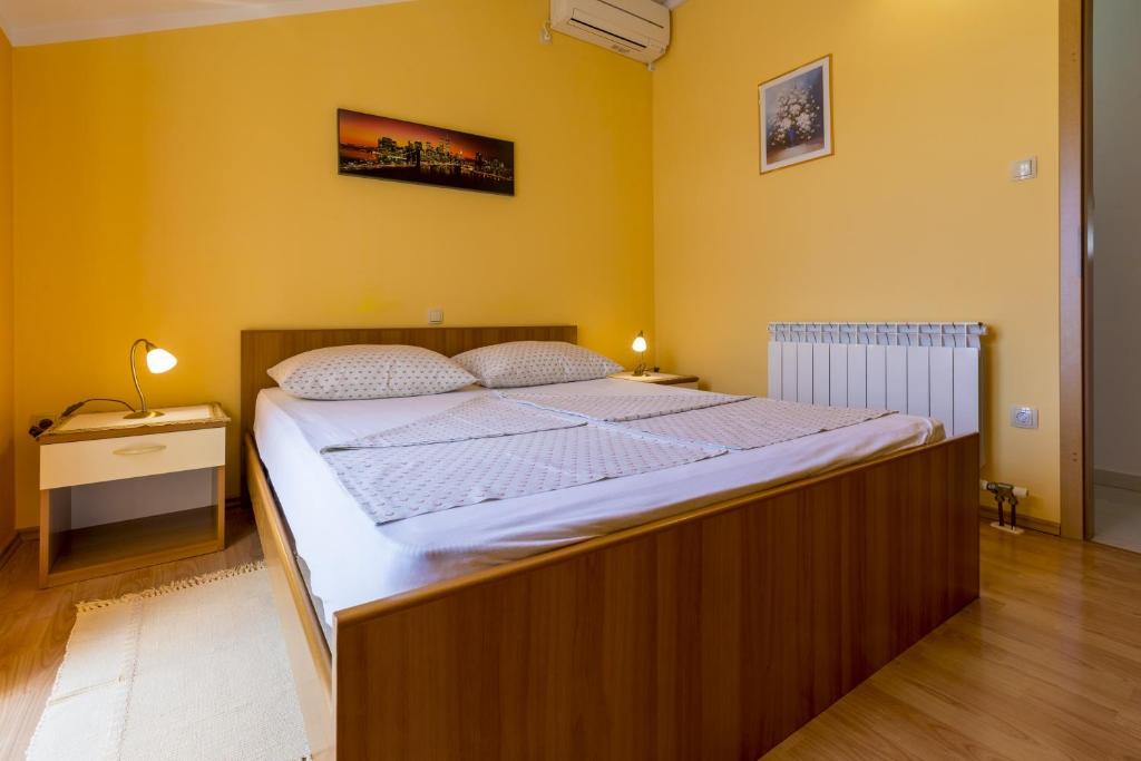 Posteľ alebo postele v izbe v ubytovaní Apartment Selce 5367b