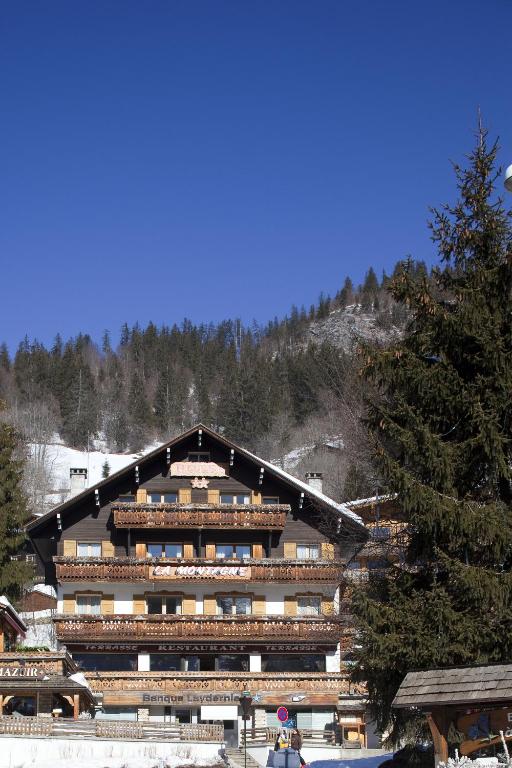 Nespecifikovaný výhled na hory nebo výhled na hory při pohledu z hotelu
