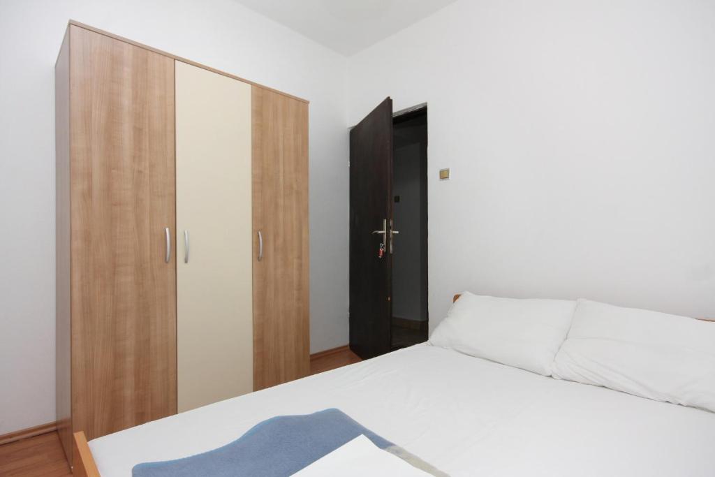 Zdjęcie z galerii obiektu Apartment Punat 5350b w mieście Punat