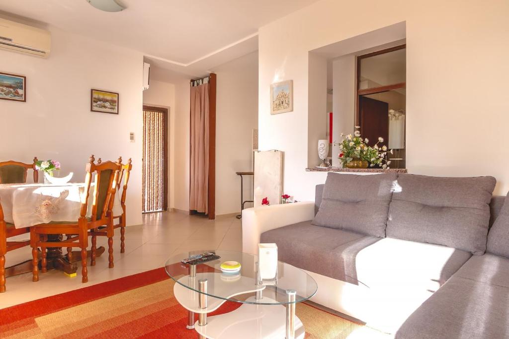Posezení v ubytování Apartment Njivice 5362b